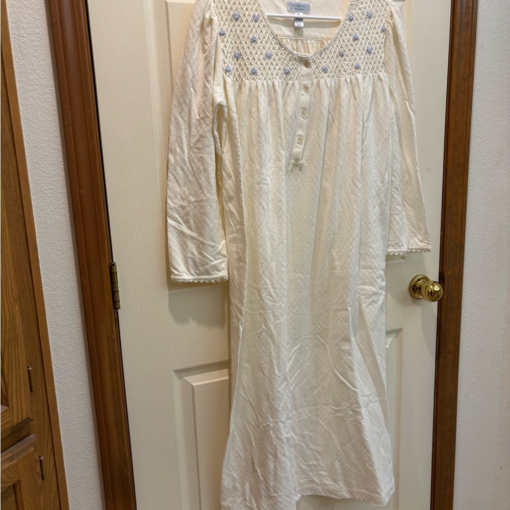 Vintage Cabernet Ivory Lace Trim Sleepwear Women’s Size Medium
